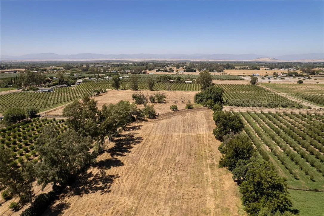 2 Parcels/Flag Shaped Property