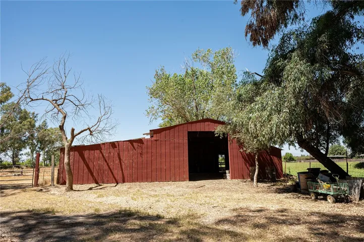 Spacious & Sturdy Barn