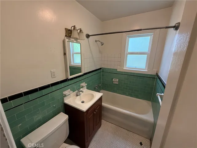 Unit 79 Bathroom
