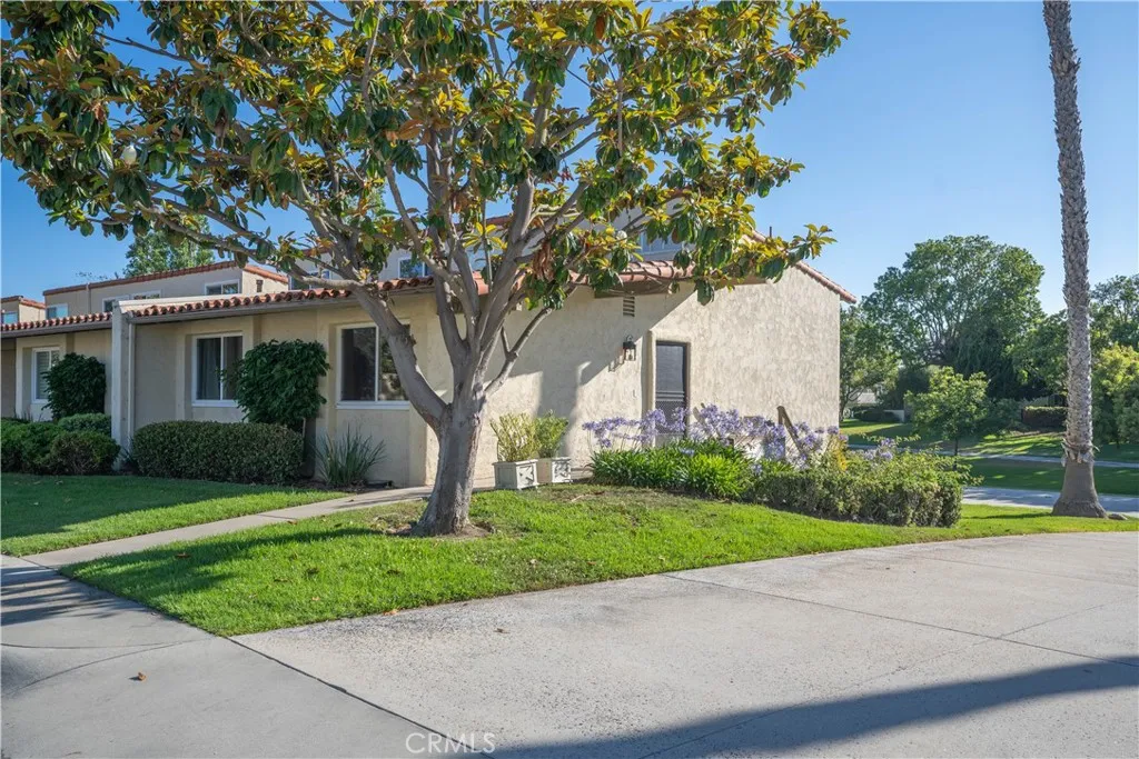 2237 Vista Huerta