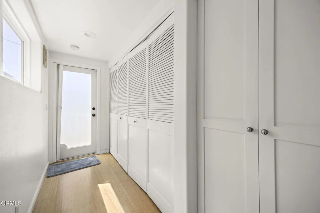 31-web-or-mls-Upmarketmedia_2125Pir-93