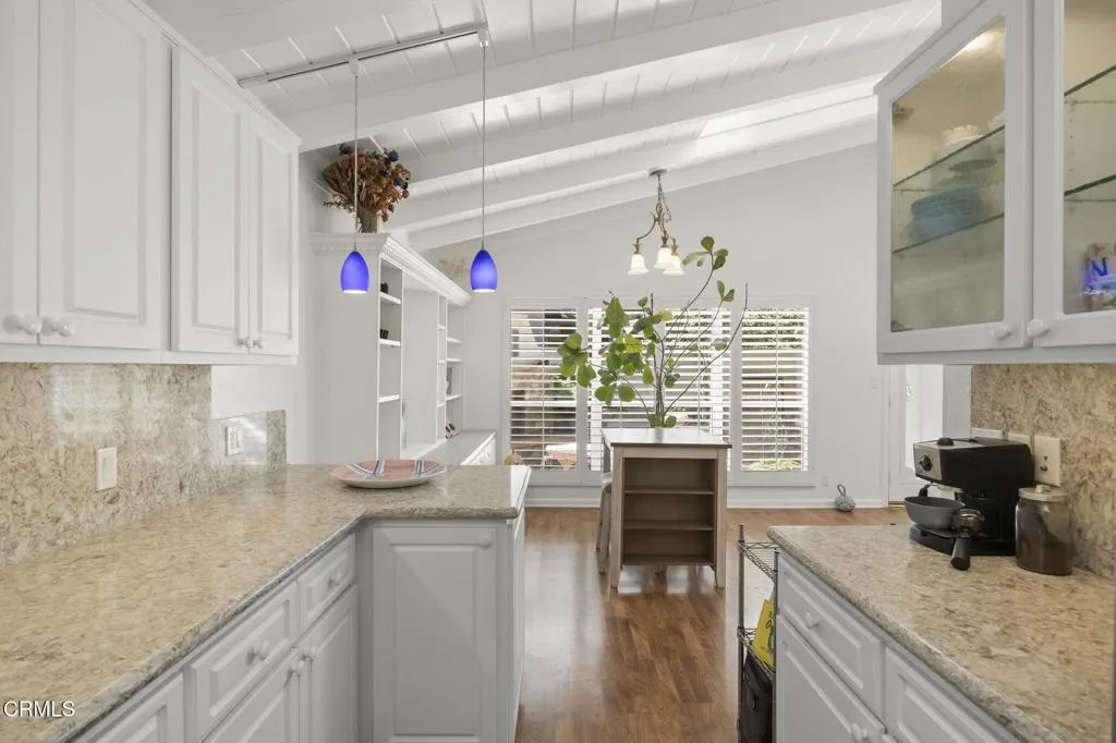 19-web-or-mls-Upmarketmedia_2125Pir-57