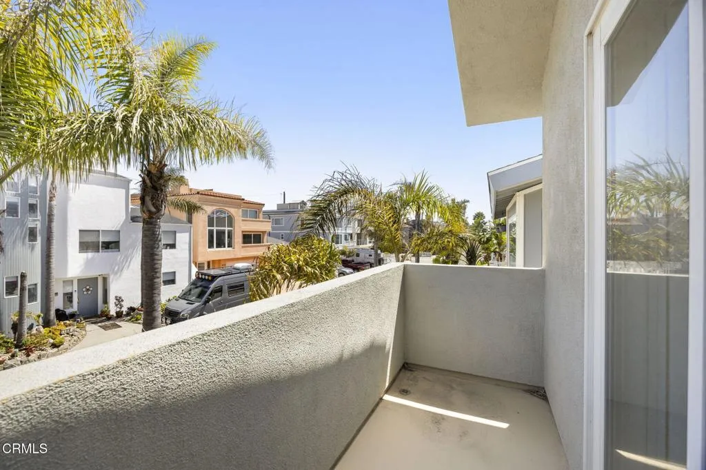 23-web-or-mls-Upmarketmedia_2125Pir-69