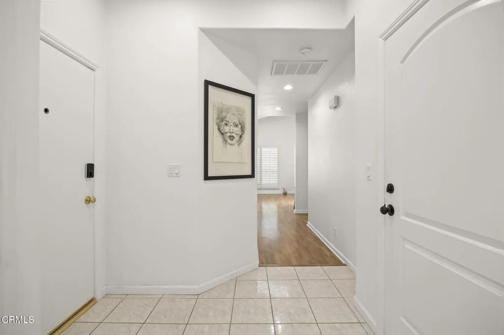 6-web-or-mls-Upmarketmedia_2125Pir-18