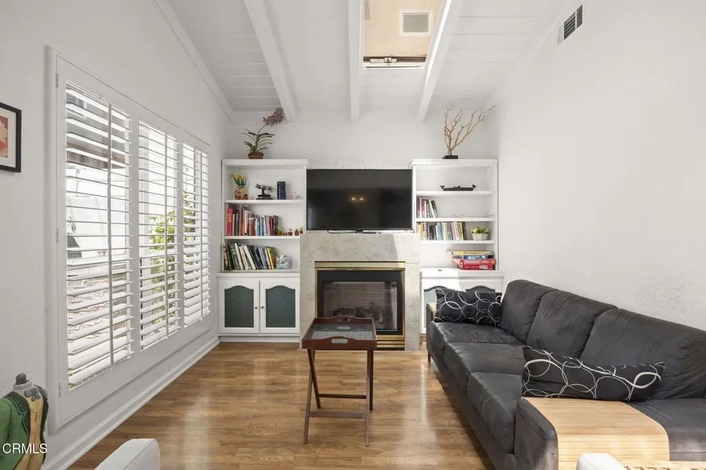 10-web-or-mls-Upmarketmedia_2125Pir-30