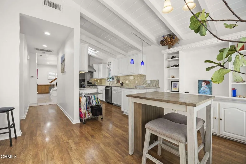 8-web-or-mls-Upmarketmedia_2125Pir-24