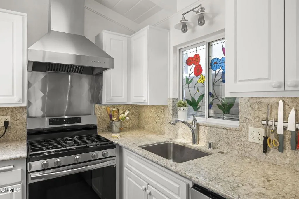 18-web-or-mls-Upmarketmedia_2125Pir-54