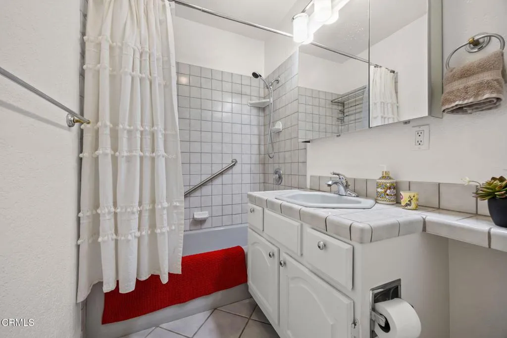 28-web-or-mls-Upmarketmedia_2125Pir-84