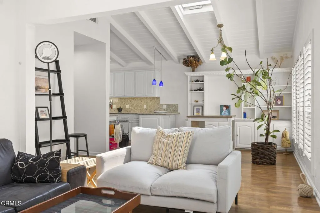 12-web-or-mls-Upmarketmedia_2125Pir-36