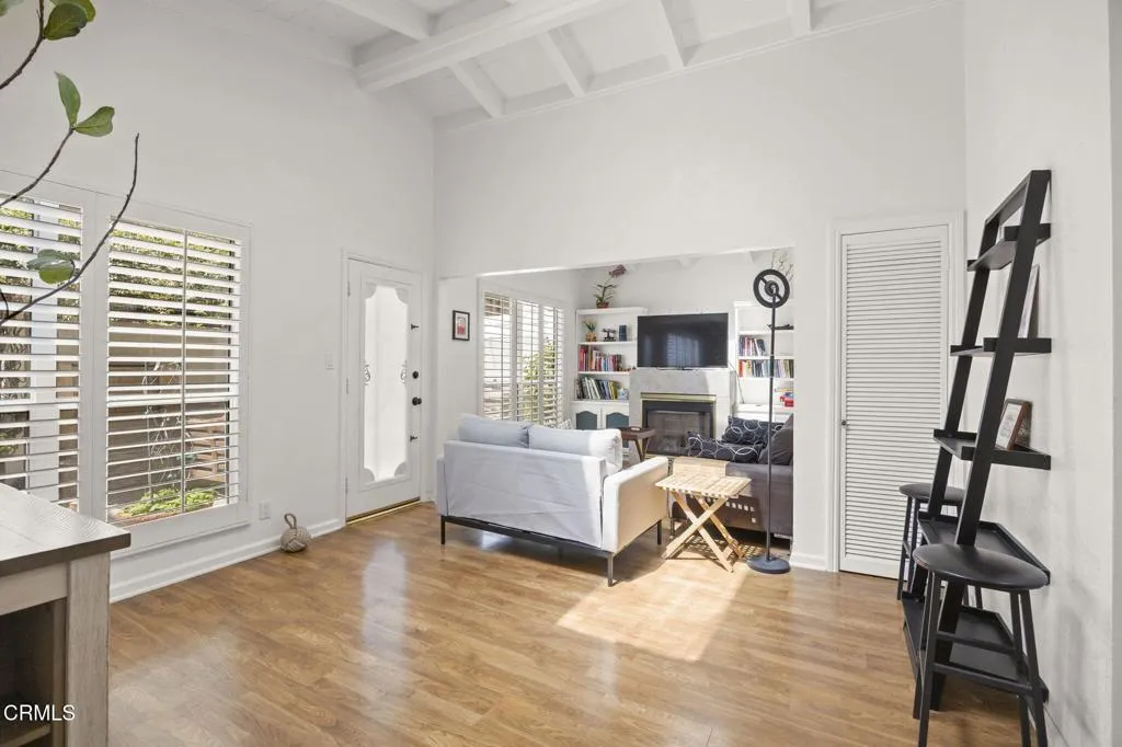 9-web-or-mls-Upmarketmedia_2125Pir-27