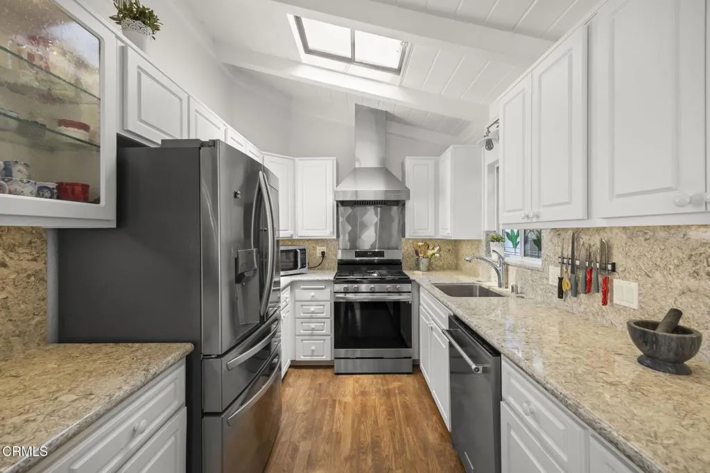 17-web-or-mls-Upmarketmedia_2125Pir-51