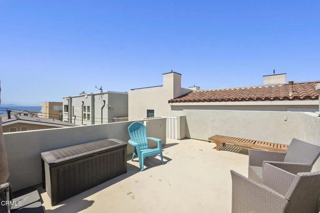 34-web-or-mls-Upmarketmedia_2125Pir-108