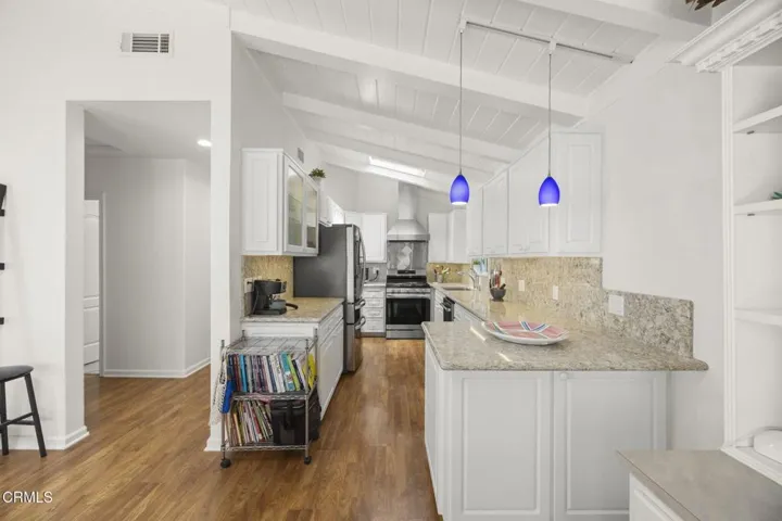 15-web-or-mls-Upmarketmedia_2125Pir-45