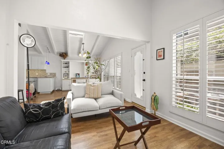 13-web-or-mls-Upmarketmedia_2125Pir-39