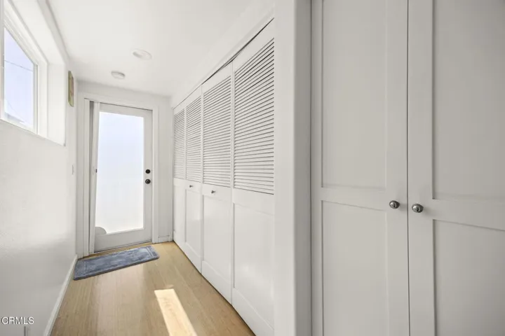 31-web-or-mls-Upmarketmedia_2125Pir-93