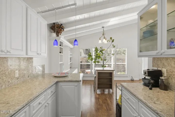19-web-or-mls-Upmarketmedia_2125Pir-57