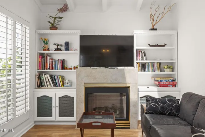 11-web-or-mls-Upmarketmedia_2125Pir-33