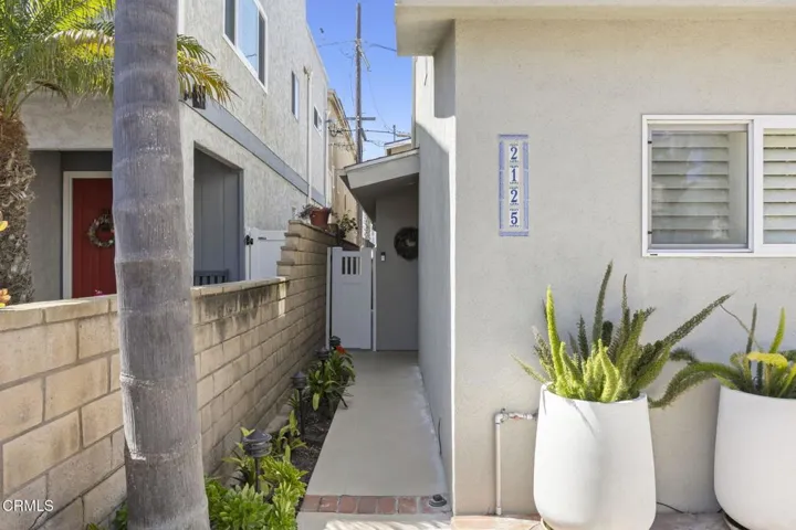 4-web-or-mls-Upmarketmedia_2125Pir-12