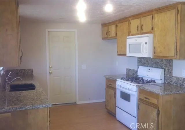 22304 Lone Eagle, Apple Valley, California 92308 — photo 4