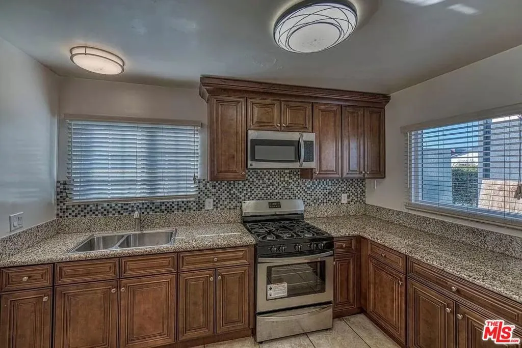 KITCHEN KITCHEN
