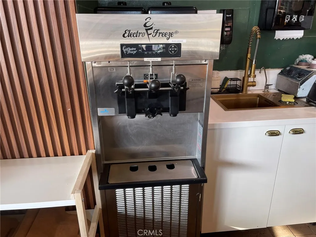 Soft Serve Ice Cream Machine Soft Serve Ice Cream Machine