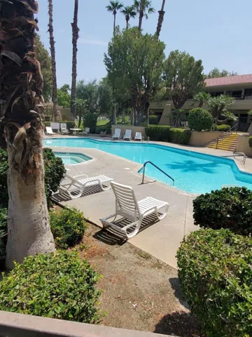 condo 200 pool 4