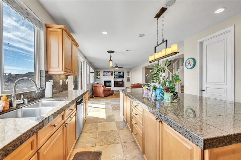 Lake View Plus Center Island With Storage & Pull Out Drawers