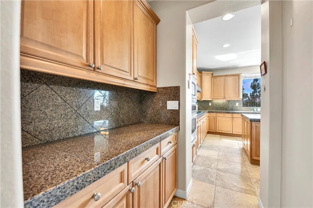 Butlers Pantry Between Dining Room and​​‌​​​​‌​​‌‌​​‌​​​‌‌​​​‌​​‌‌​​‌‌​​‌‌​​​​ Kitchen