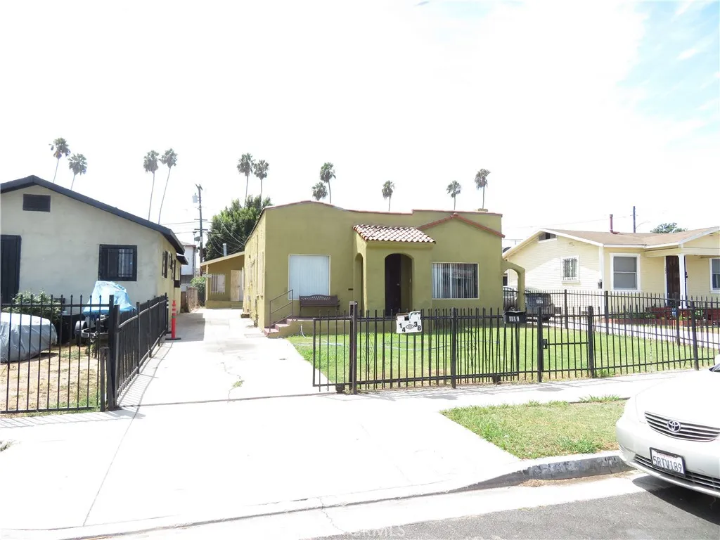 1438 W 95th St
