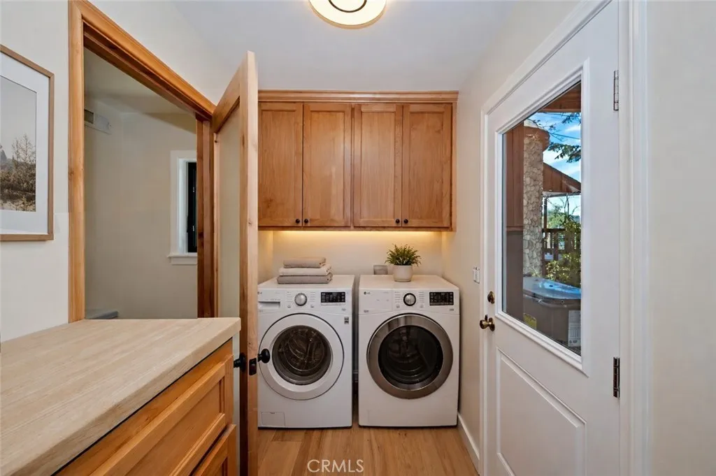 Laundry
Virtually staged