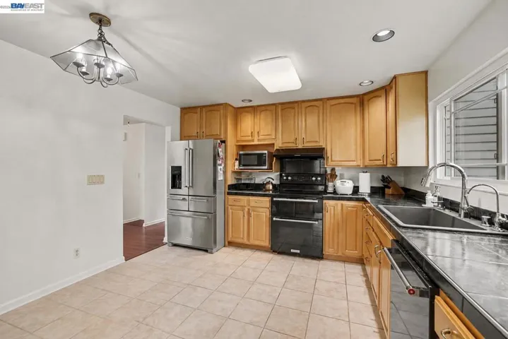 127 Catalpa Ct, Hercules, California 94547-1507 — photo 5