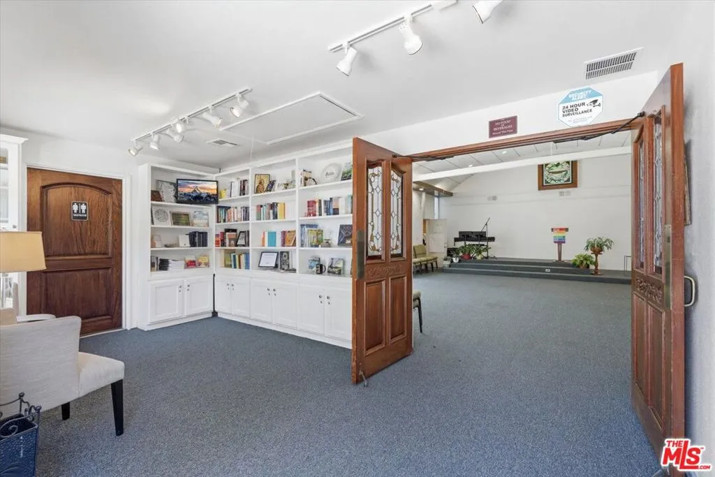 10724 Barman Avenue, Culver City, California 90230 — photo 4