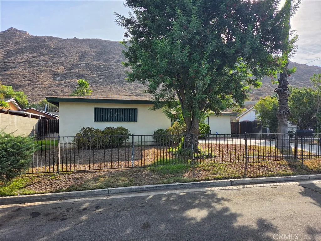 5901 Paramount Dr