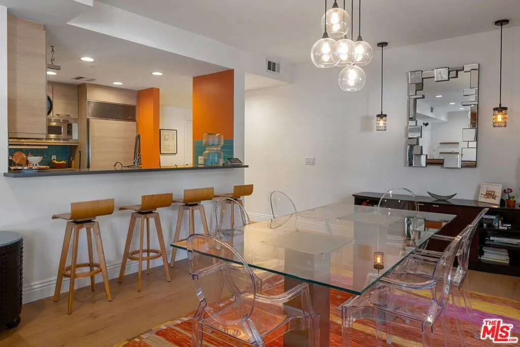 718 N Croft Avenue 102, Los Angeles, California 90069 — photo 4