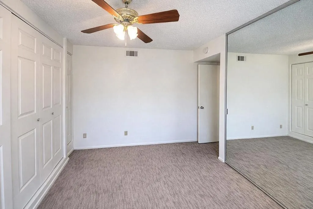48680desertflowerdr-8