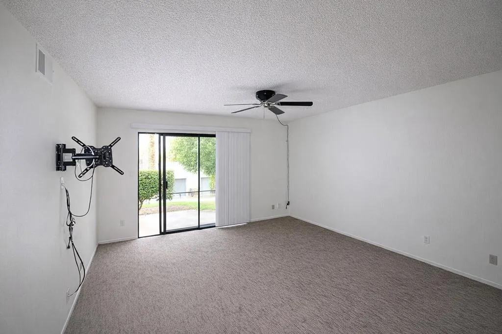 48680desertflowerdr-5