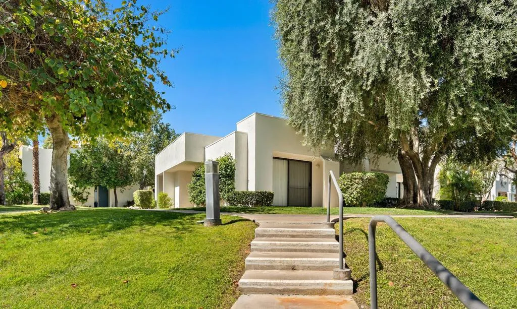 48680desertflowerdr-22