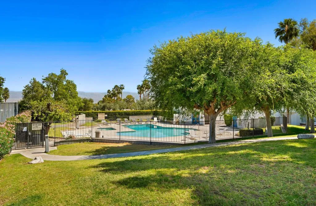 48680desertflowerdr-27