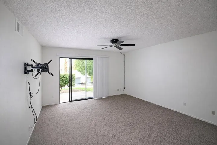 48680desertflowerdr-5