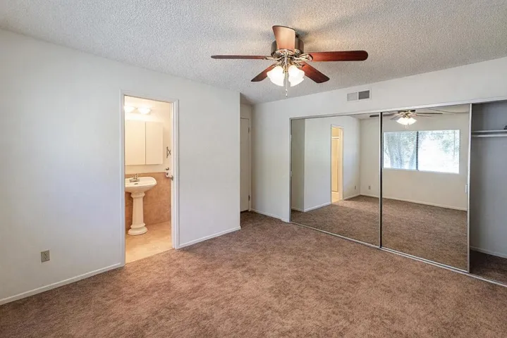 48680desertflowerdr-4