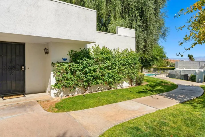 48680desertflowerdr-17