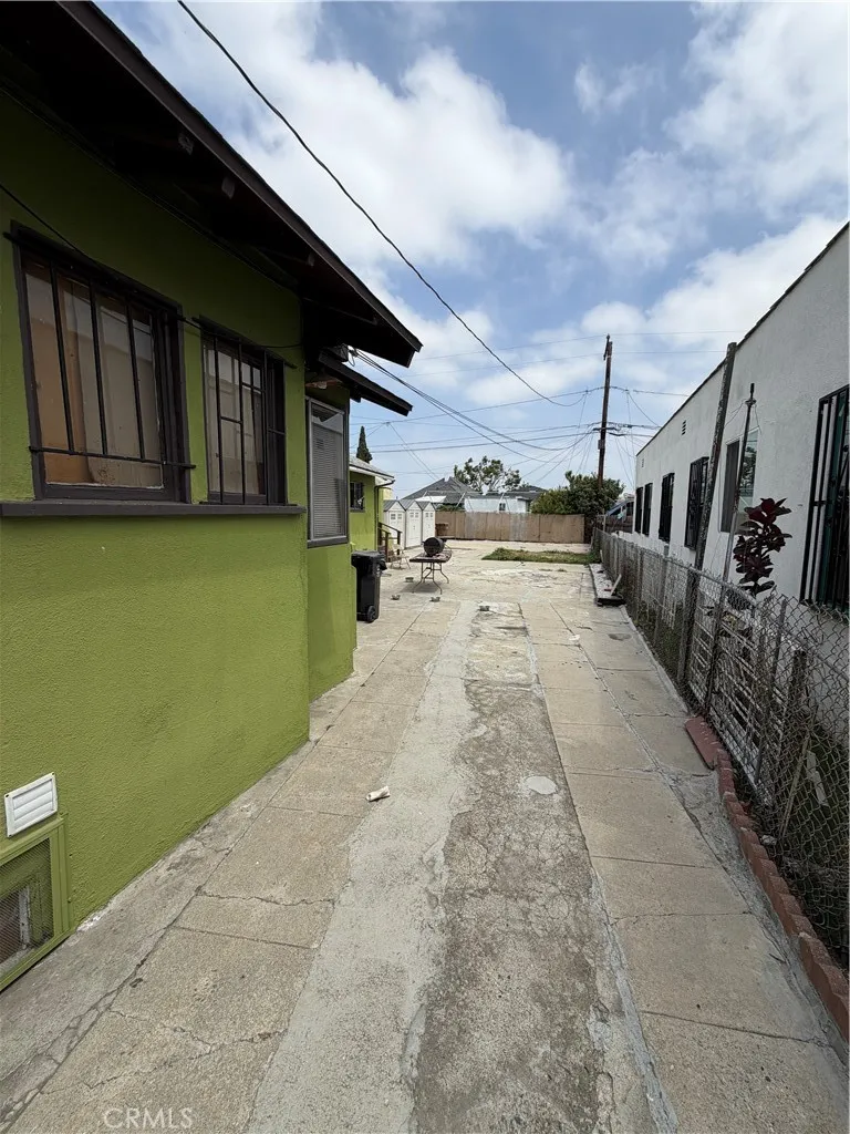 Driveway/ Rear Access