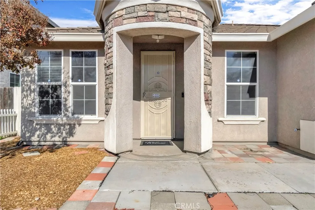 1049 Stanford Ave
