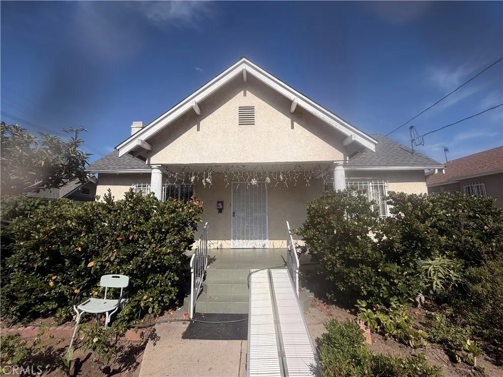 1307 N Kenmore