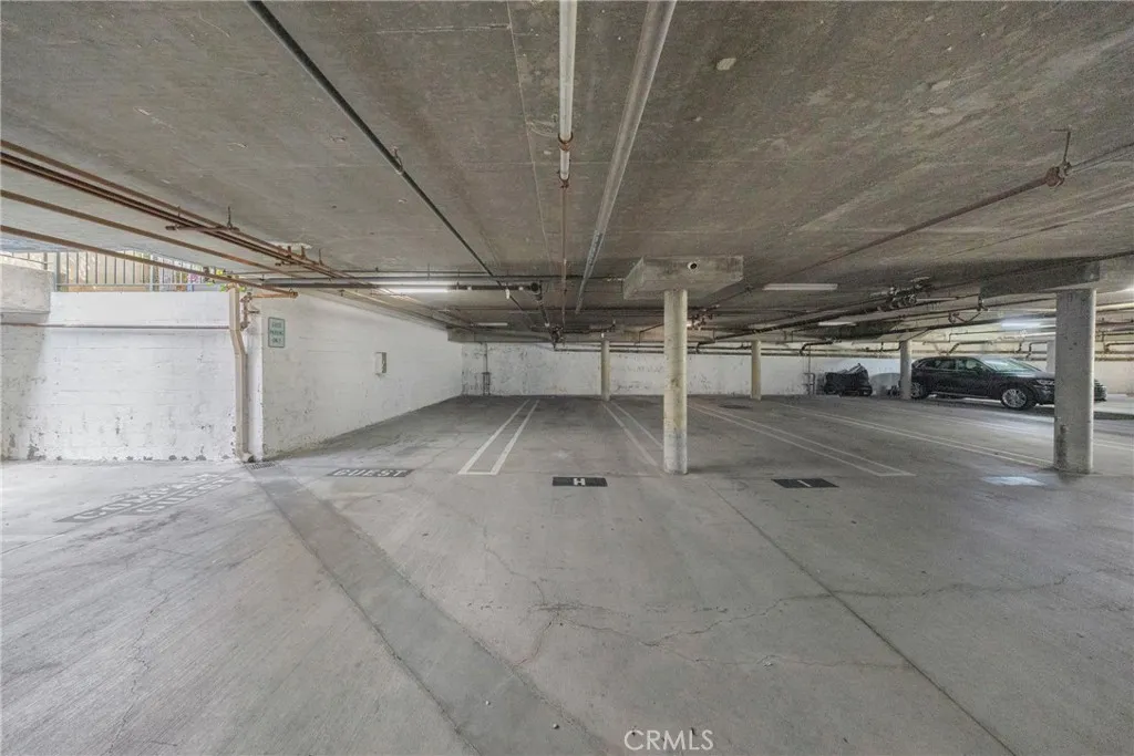 Tandem parking and guest parking Tandem parking and guest parking