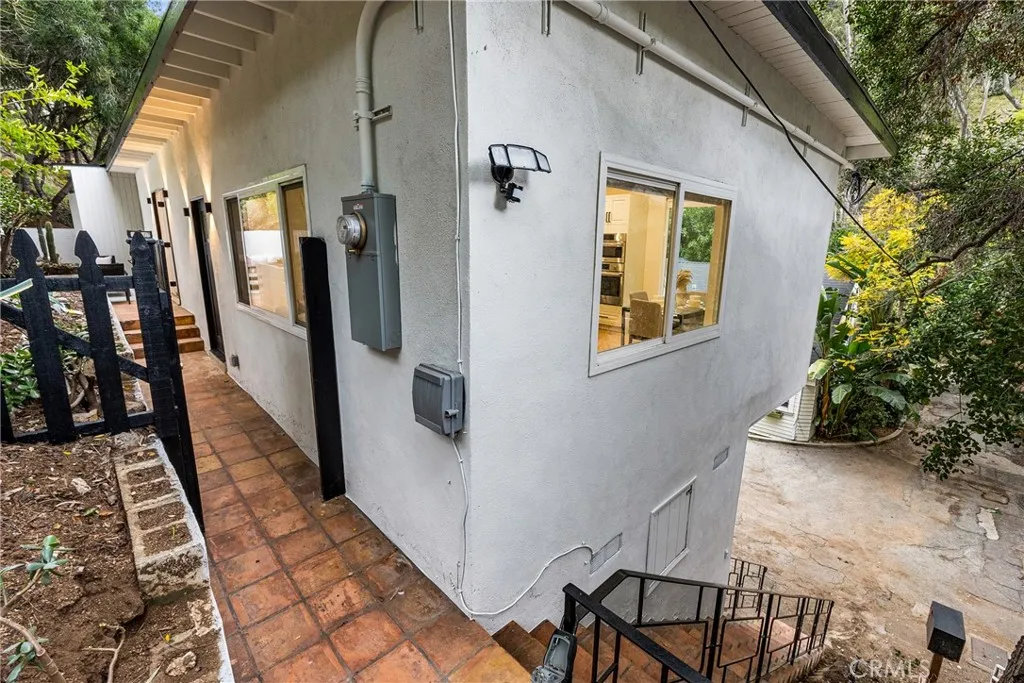 8010 Padre Lane, Los Angeles, California 90046 — photo 5