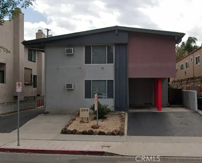 13418 Moorpark St