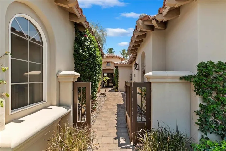 05-Courtyard