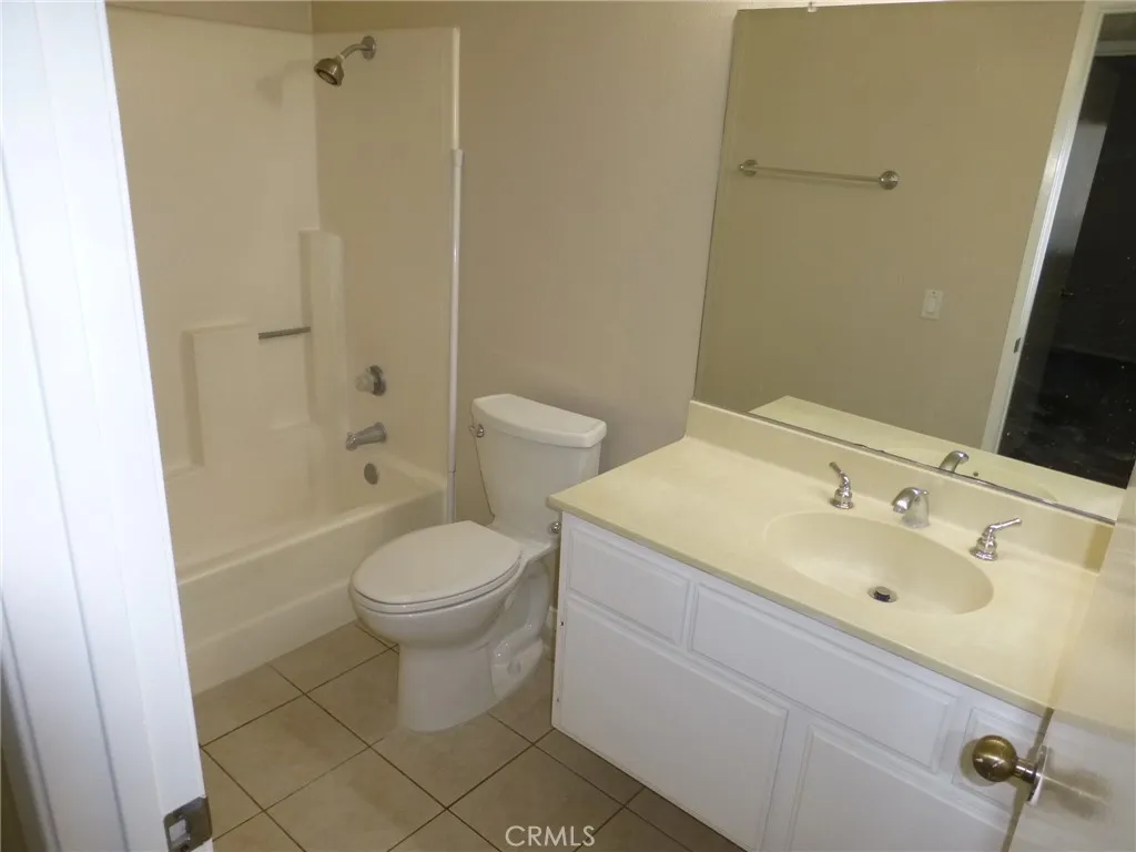 Hall bath with tub/shower