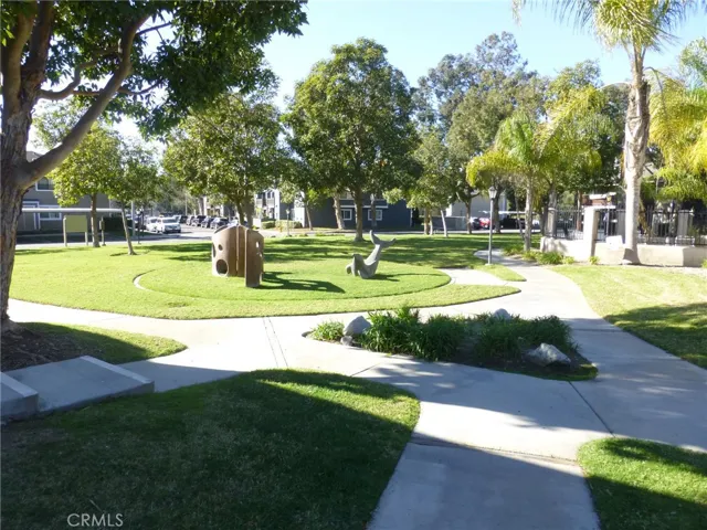 HOA greenbelt